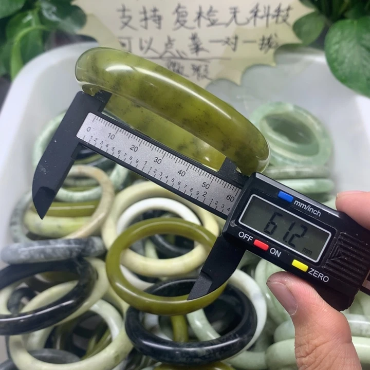 蛇纹石玉未镶嵌手镯崔****师81