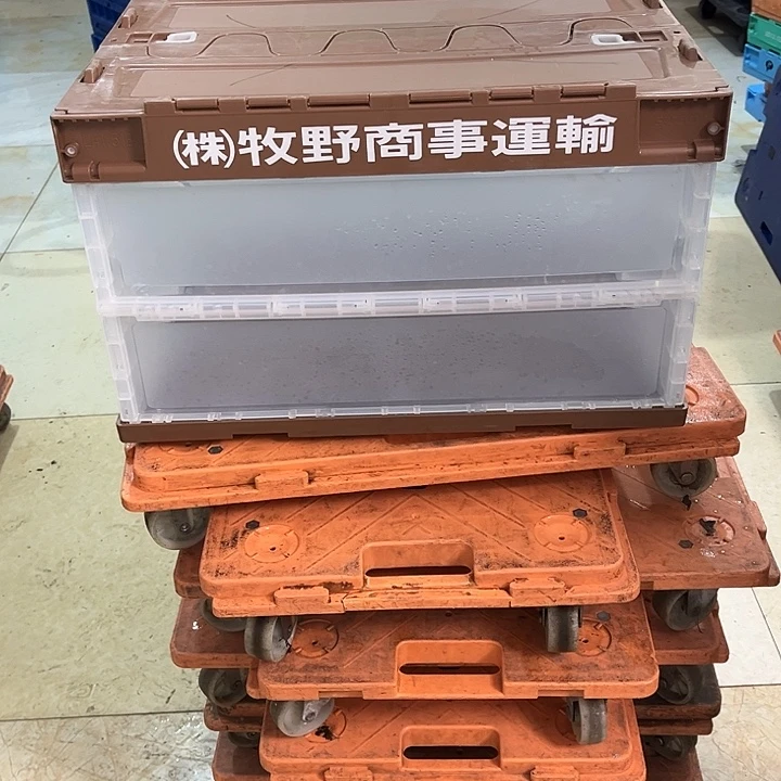 J***薇厚款带盖子箱子一个