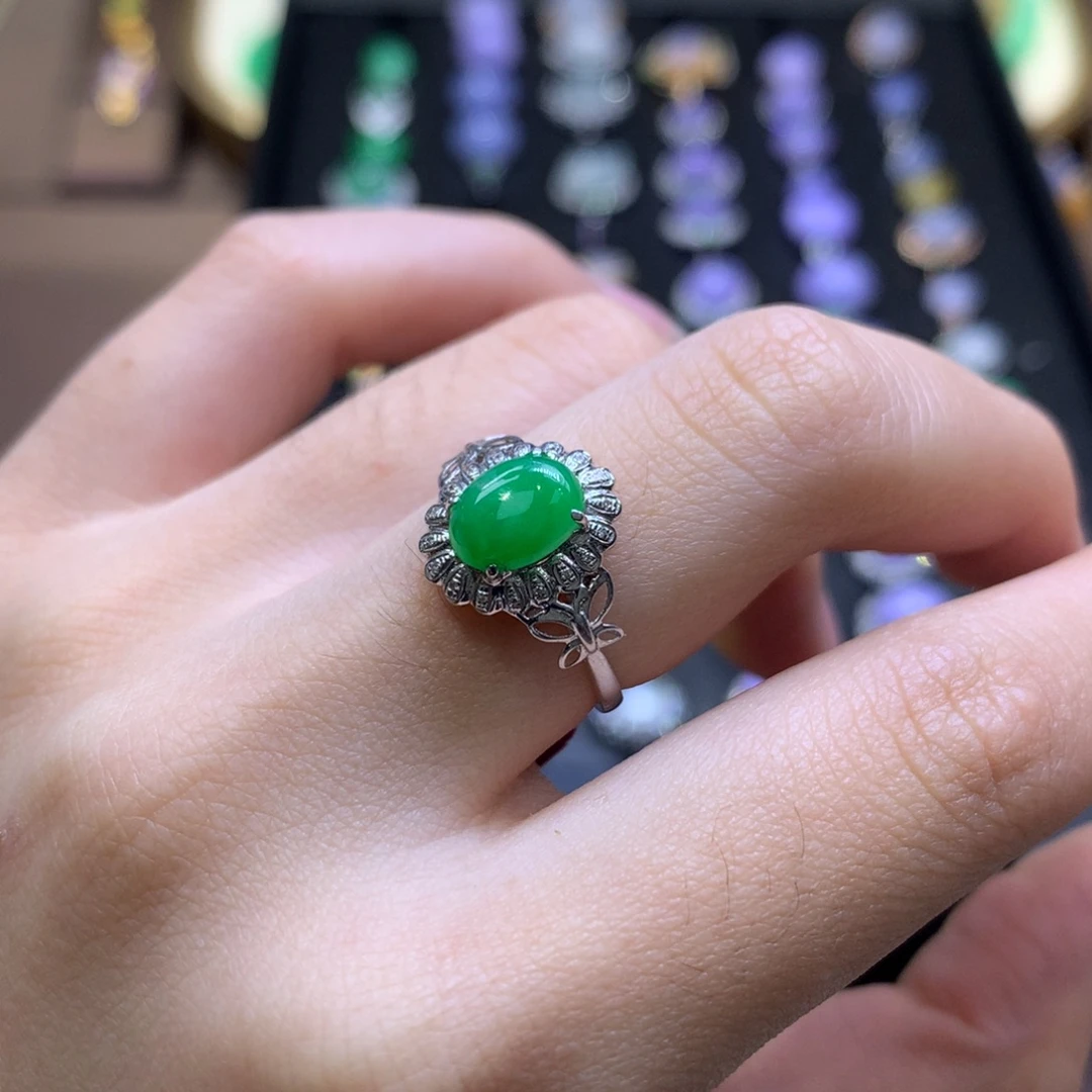 翡翠18K金镶嵌颈饰翡翠