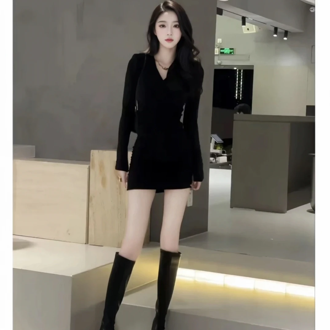 2025秋冬新款收腰褶皱v领黑色包臀连衣裙ins修身显瘦长袖网红辣妹