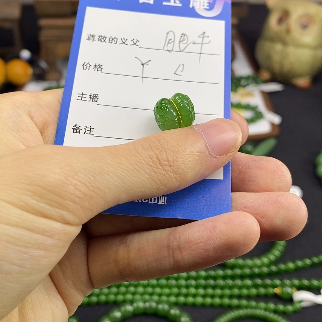 人***牛和田玉未镶嵌颈饰