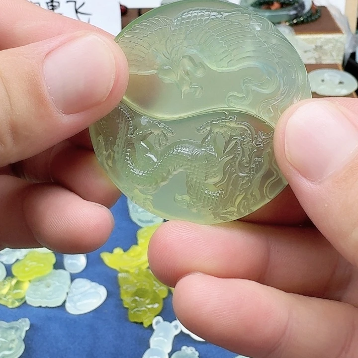 快***芒蛇纹石玉未镶嵌颈饰