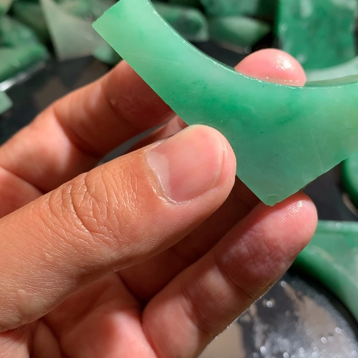 【闪购商品】翡翠颈饰未镶嵌甜*莎70