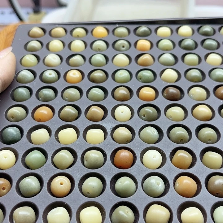 白玉菩提吊坠微瑕10糖果桶200卡灯牌宠200