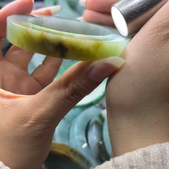 定制翡翠未镶嵌手镯