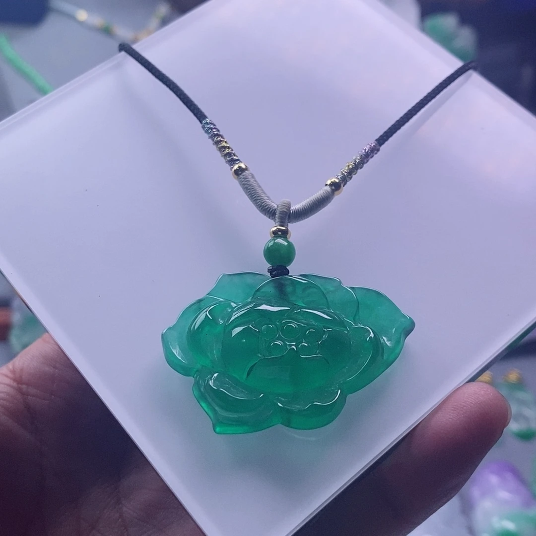 翡翠未镶嵌吊坠(赠链)