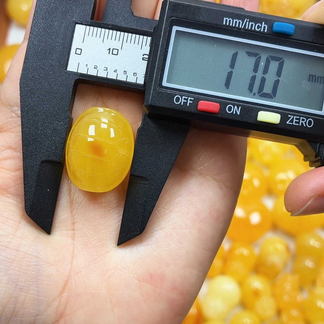 蜜蜡未镶嵌颈饰焦皮妖花富甲