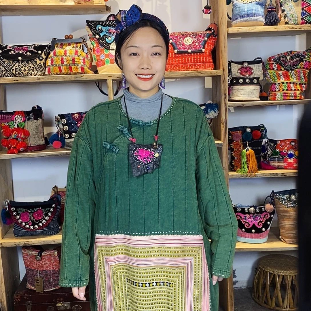 织绣手工制作工艺袍子