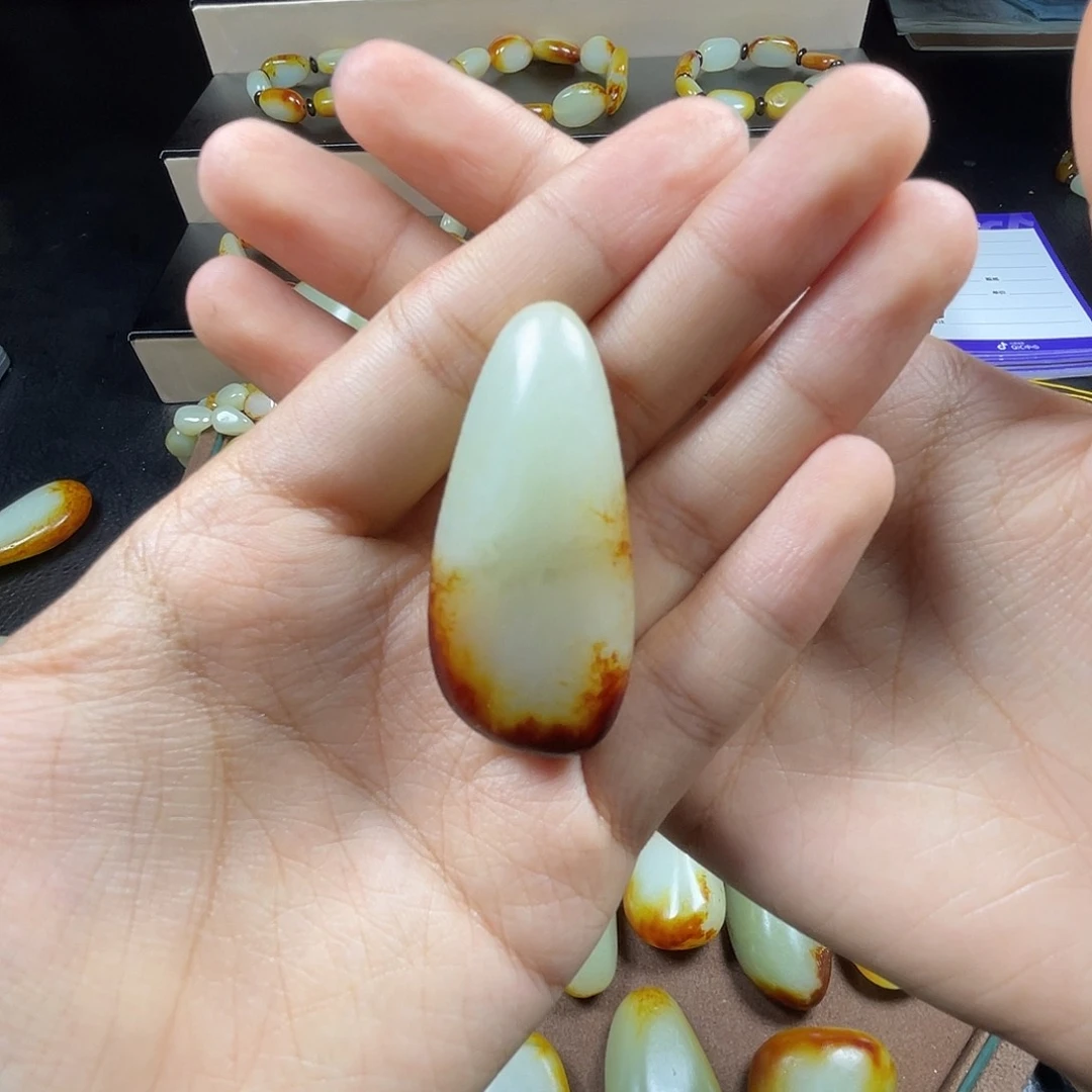 和田玉未镶嵌颈饰冰*淋