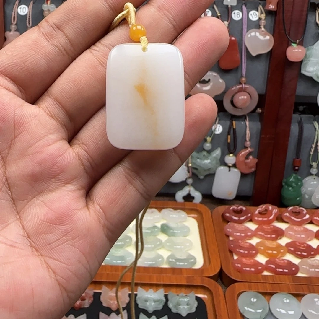 颈饰未镶嵌石英岩玉