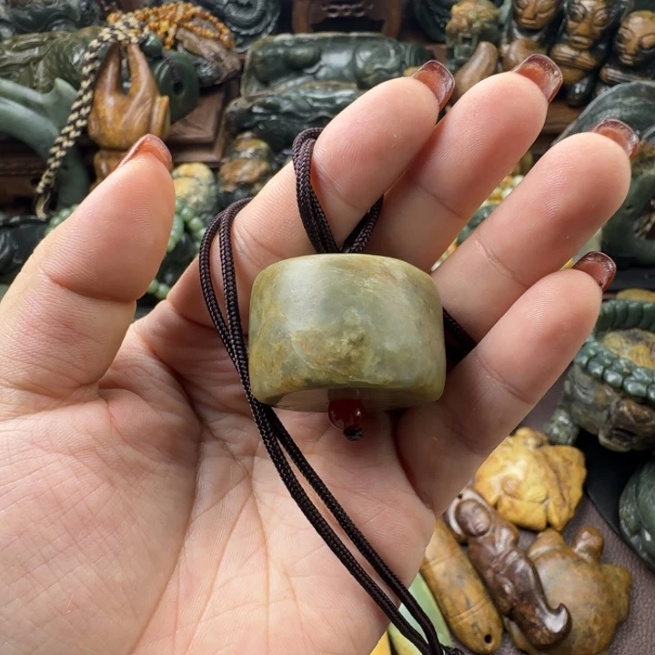 透闪石质玉未镶嵌珠宝奇石