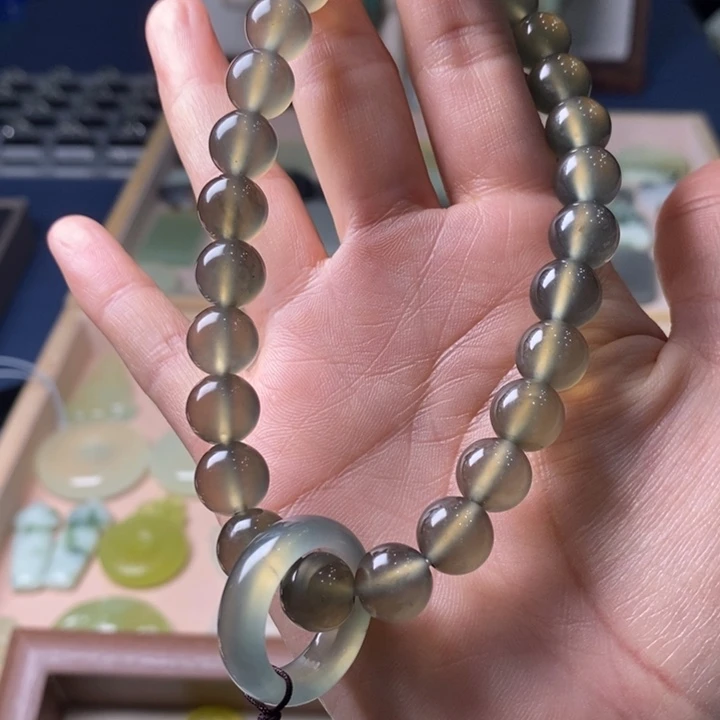 蛇纹石玉颈饰未镶嵌