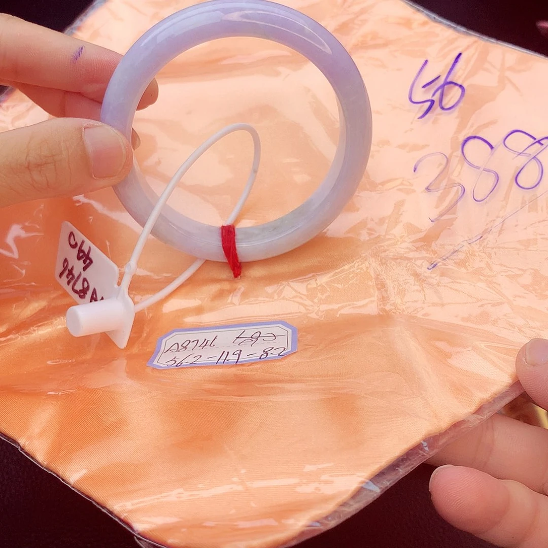 翡翠手镯未镶嵌翡翠