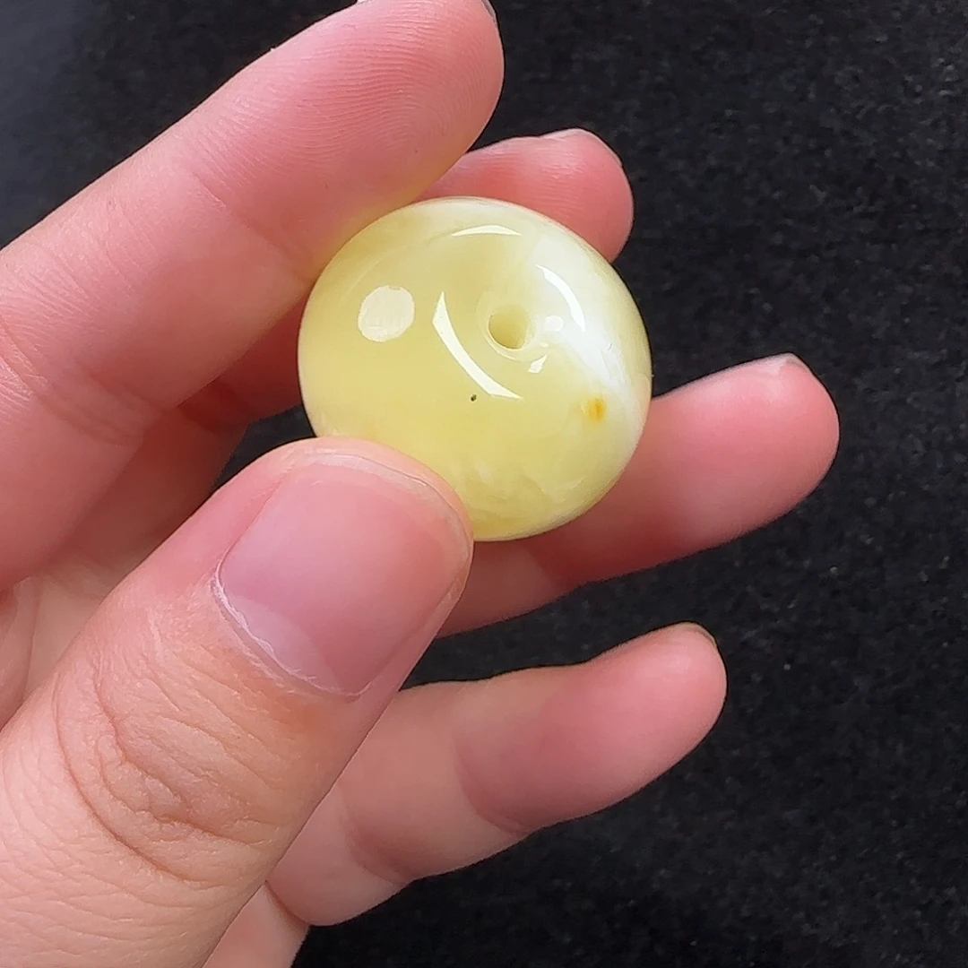 蜜蜡未镶嵌珠宝奇石