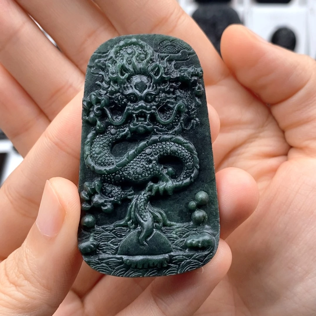 颈饰未镶嵌翡翠龙牌