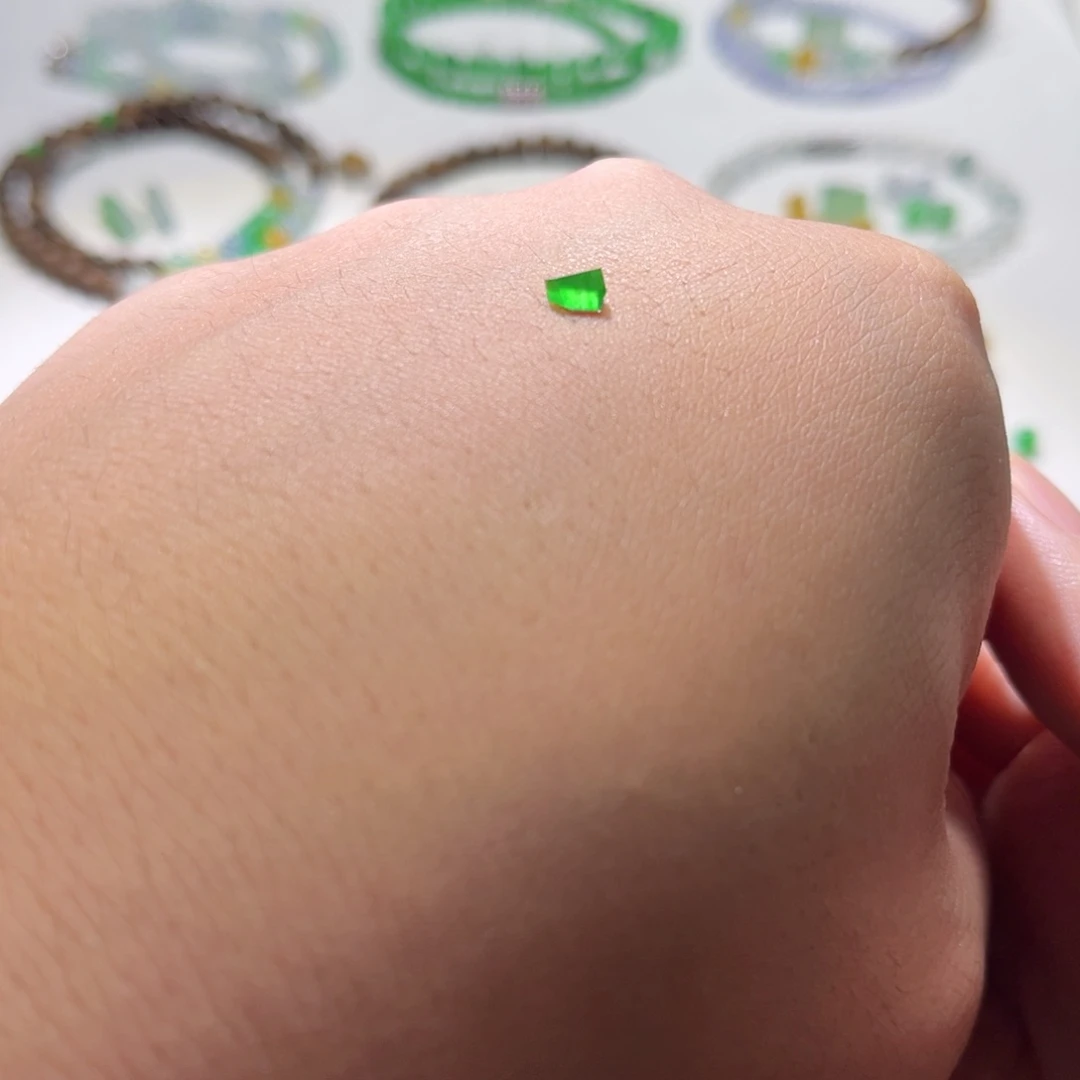 散珠翡翠裸石随型切割