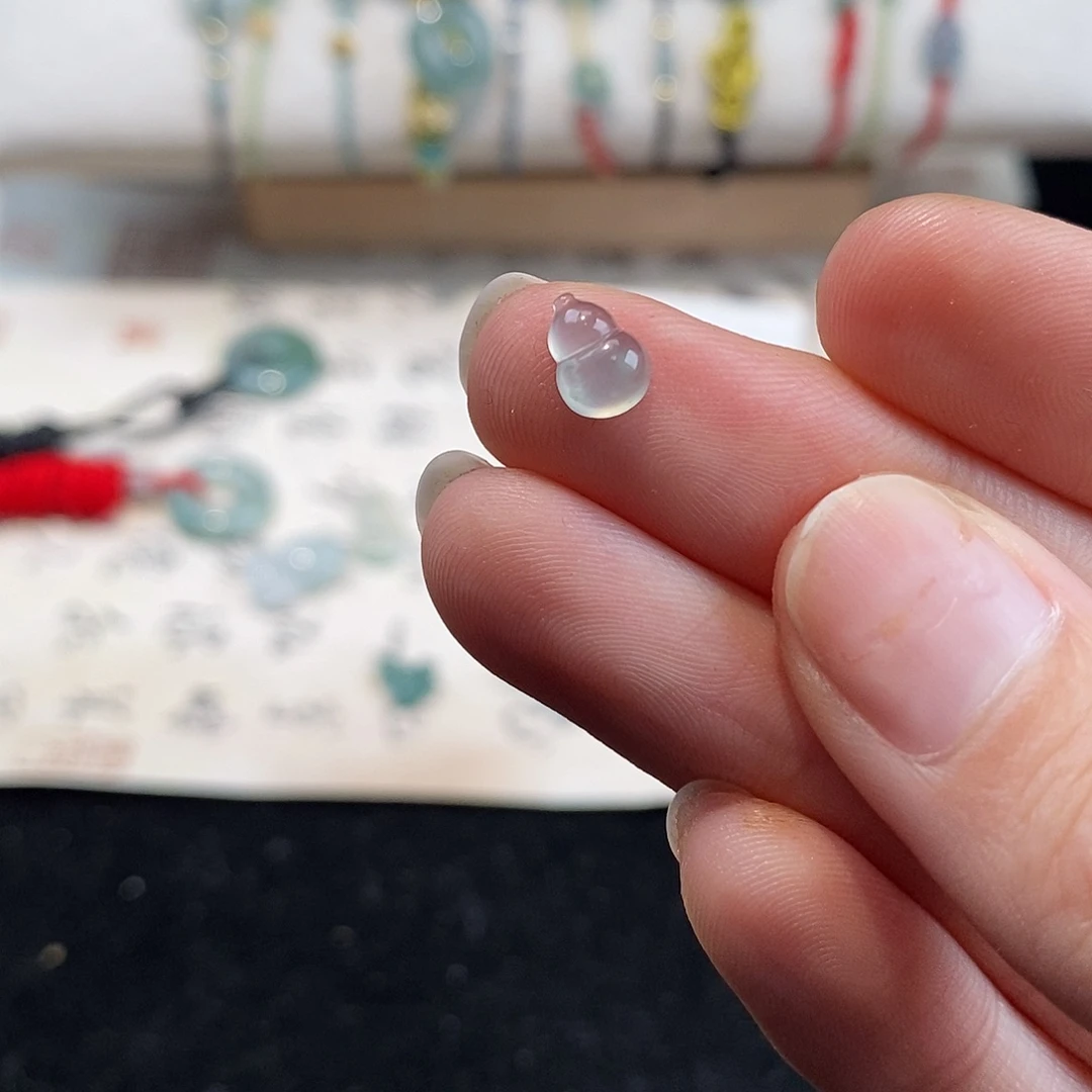 翡翠颈饰未镶嵌呆**?天然翡翠