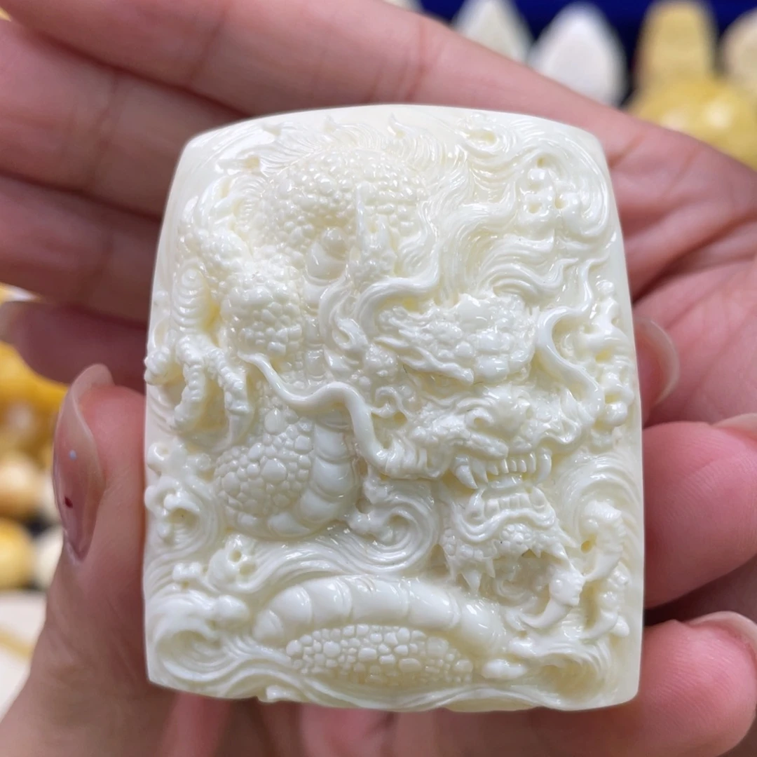 裸石蜜蜡未镶嵌琥珀蜜蜡雕刻件