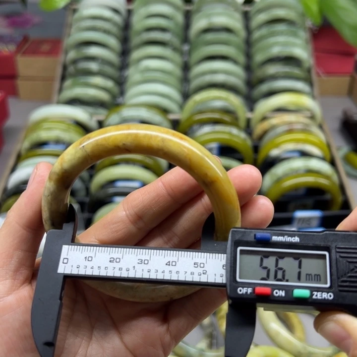 蛇纹石玉未镶嵌手镯113