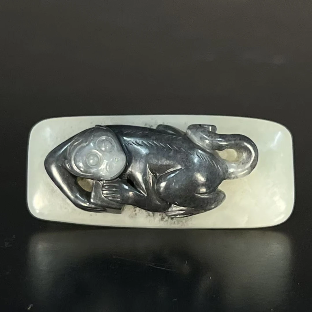 B1554 和田玉雕封侯带穿 L4.5cm