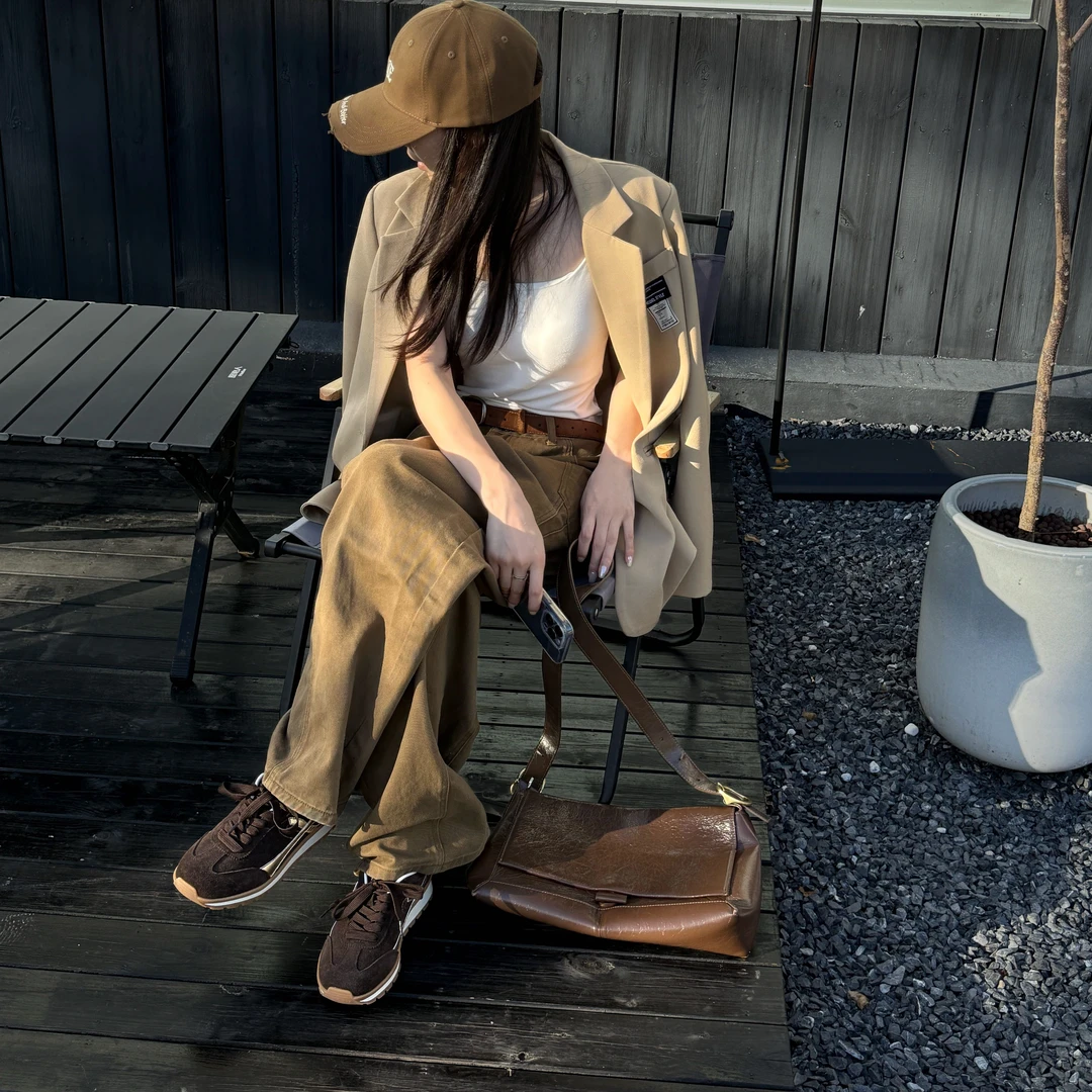 小发喵「轻奢复古麂绒阿甘鞋｜邂逅星芒幻彩厚底酷飒步履生风」