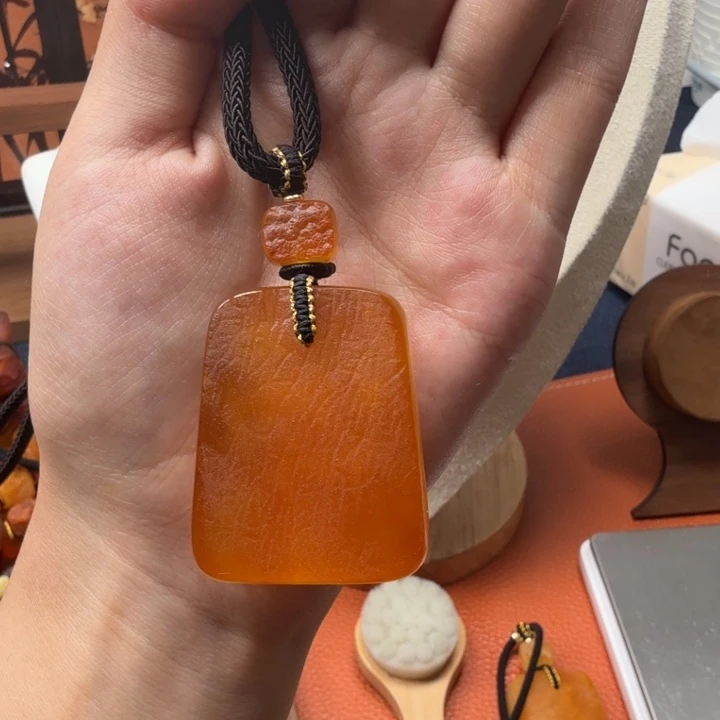 蜜蜡未镶嵌吊坠(赠链)