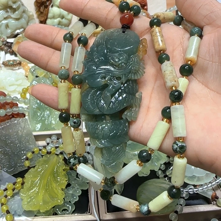 蛇纹石玉未镶嵌吊坠