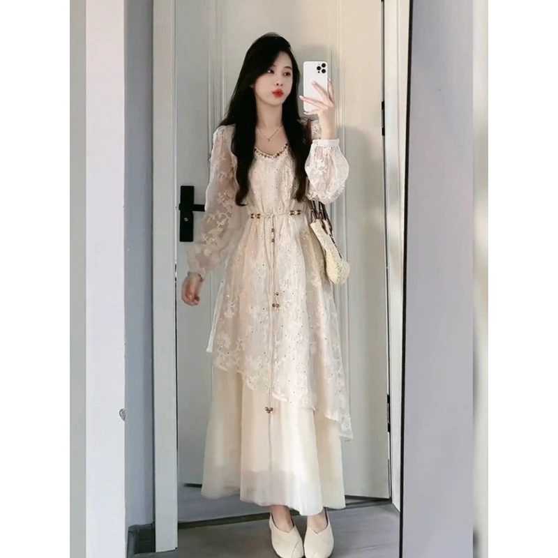 假两件度假风长袖连衣裙2025秋季新款烫银工艺旅游系带收腰刺绣