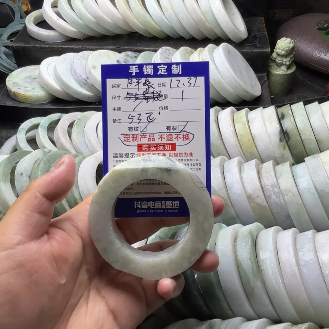 胖****定制翡翠未镶嵌翡翠手镯定制