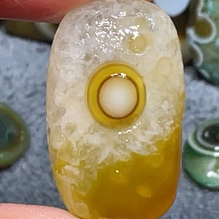 悟***远未镶嵌玛瑙/玉髓珠宝奇石