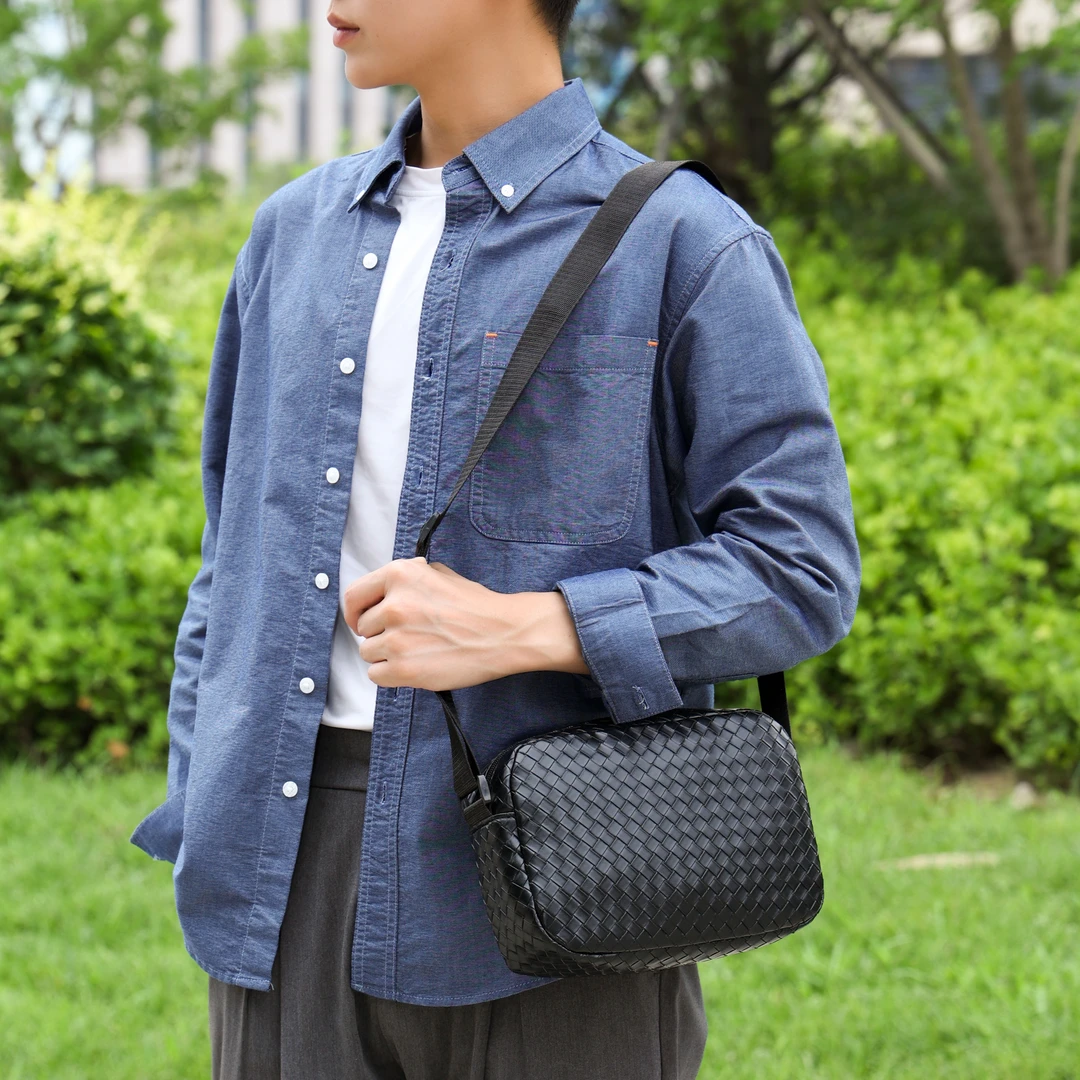 301编织斜挎包新款胸包男士小背包潮流小挎包单肩包时尚百搭黑色1
