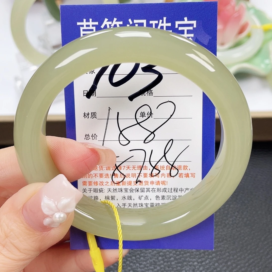 和田玉未镶嵌手镯