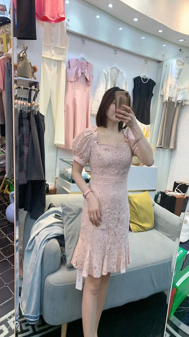 温柔蕾丝鱼尾连衣裙
