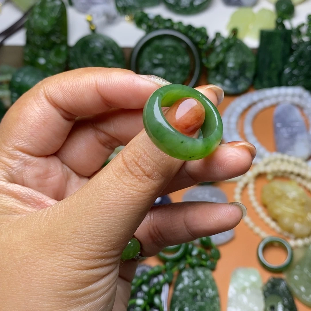 阳***日和田玉未镶嵌颈饰