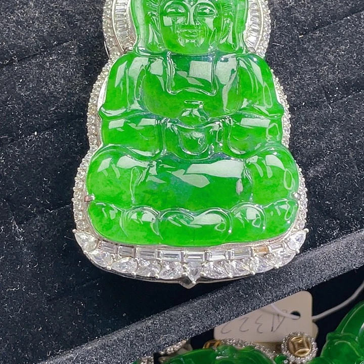 翡翠未镶嵌颈饰08