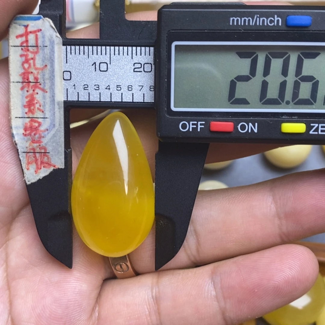 裸石蜜蜡未镶嵌20.6x12.4x35.3随形水滴