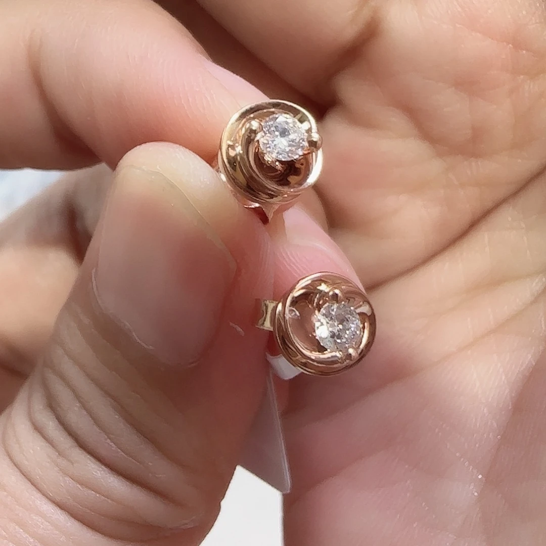 耳饰18K金镶嵌天然钻石