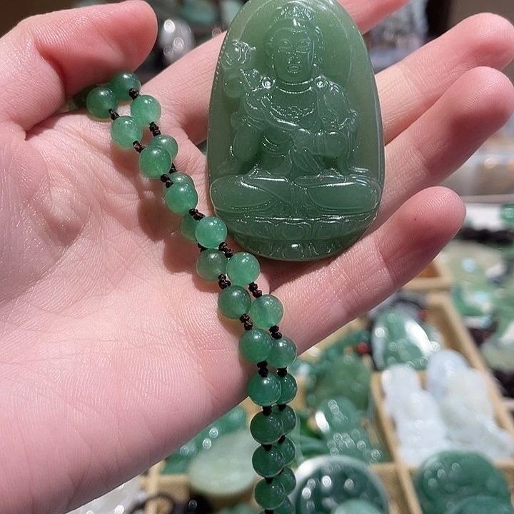 石英质玉未镶嵌颈饰