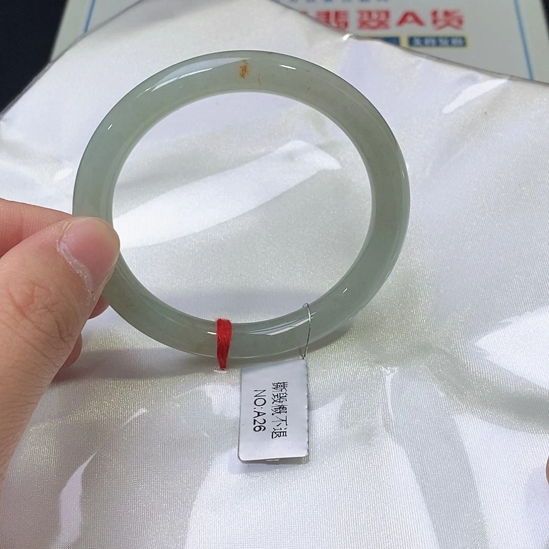 翡翠未镶嵌手镯（圆镯）