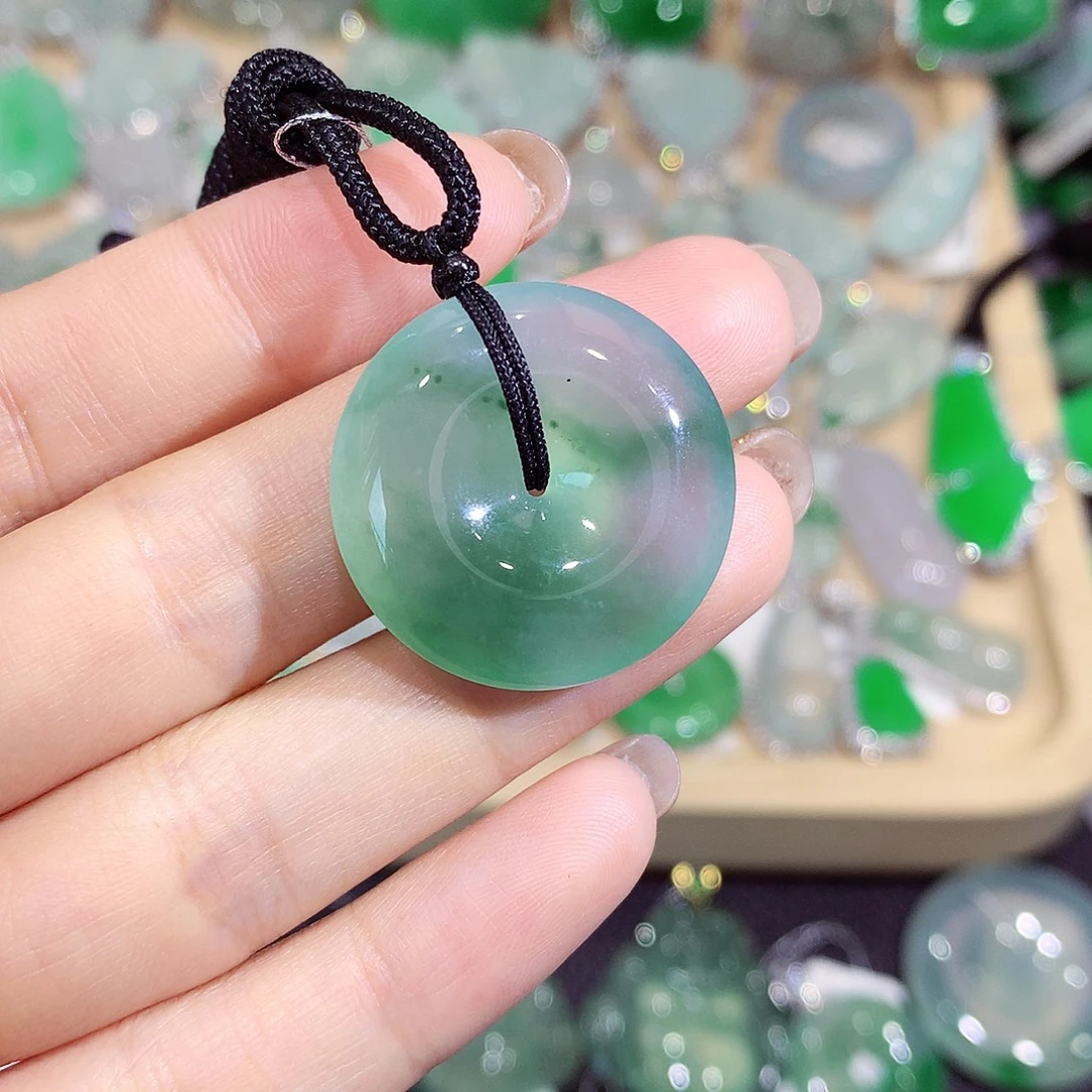 翡翠未镶嵌颈饰扣