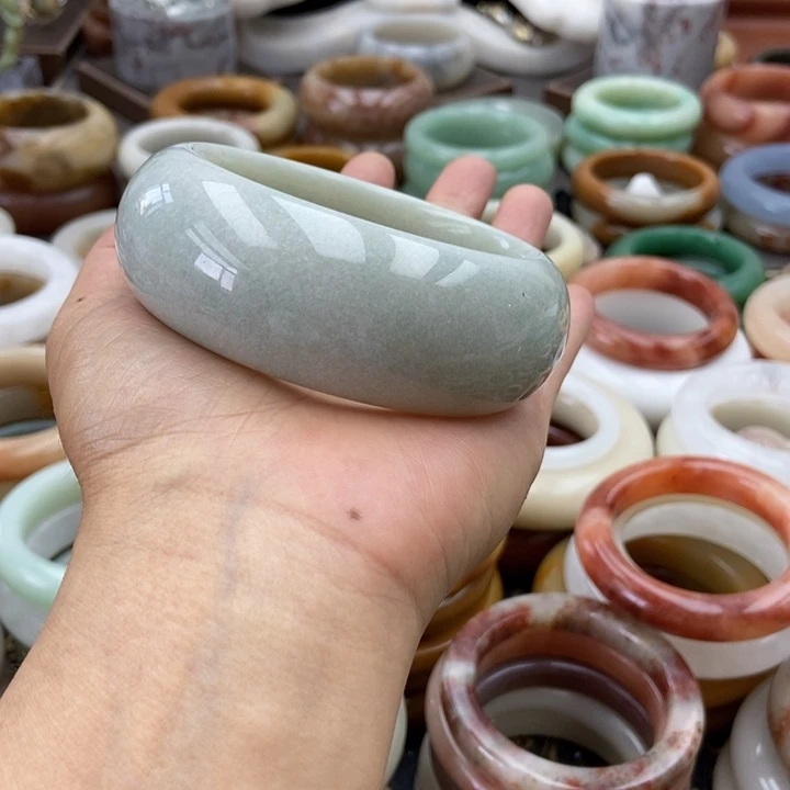 石英质玉手镯未镶嵌