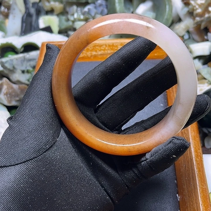 和田玉9K金镶嵌珠宝奇石帅**。