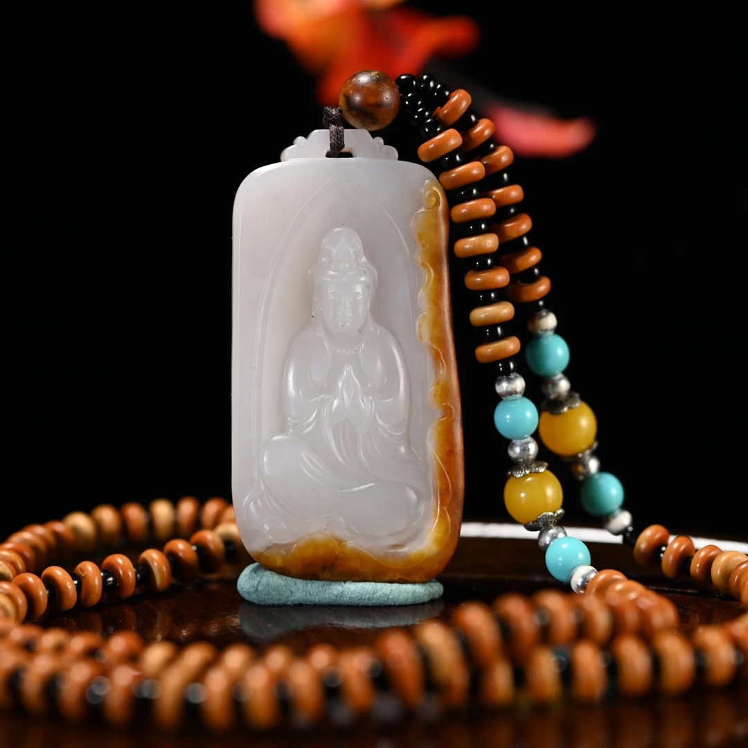 LOT8845 25YU107726和田玉观音挂牌【籽】/匡时