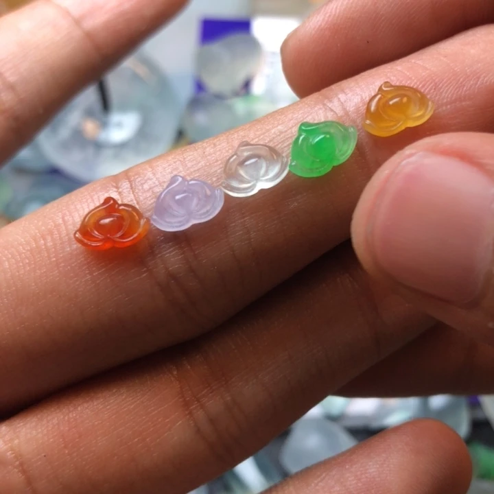 定制翡翠未镶嵌挂件