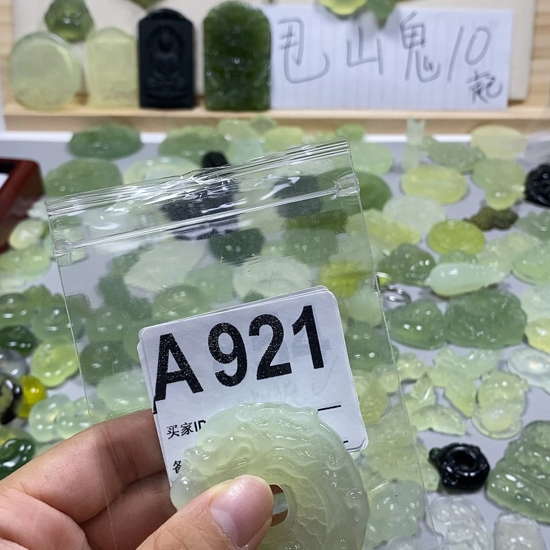 喵***？岫玉未镶嵌颈饰精美礼品