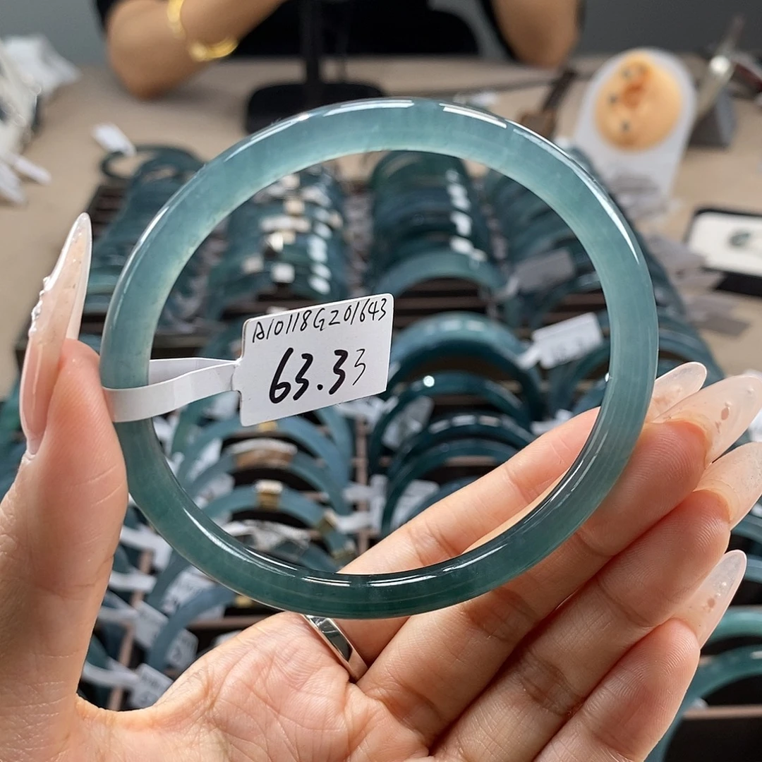 翡翠未镶嵌手镯63.33