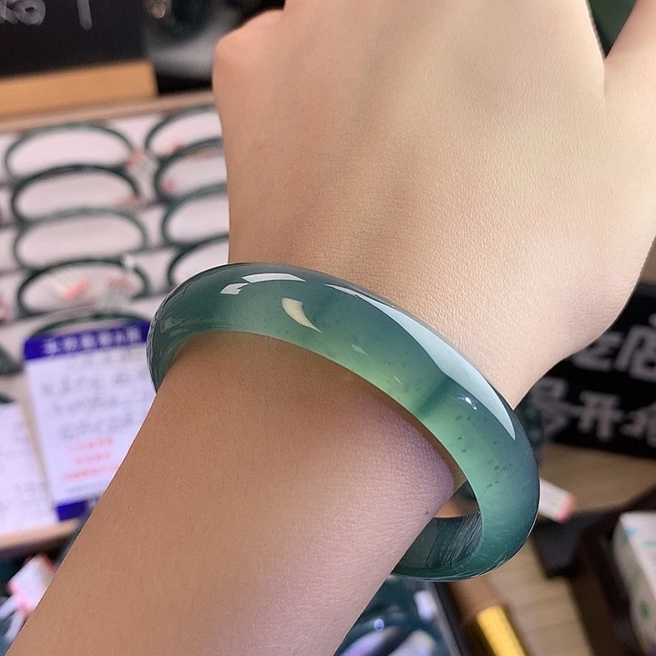 尼***哈翡翠手镯未镶嵌55-56