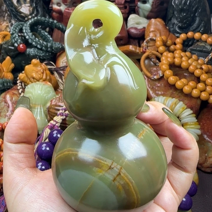 透闪石质玉未镶嵌珠宝奇石