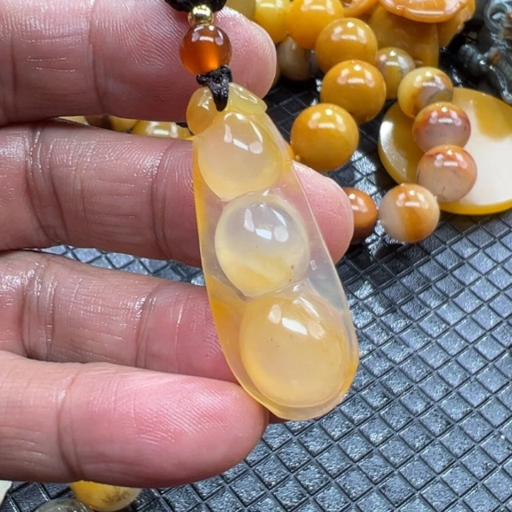 石英质玉（黄龙玉）颈饰未镶嵌