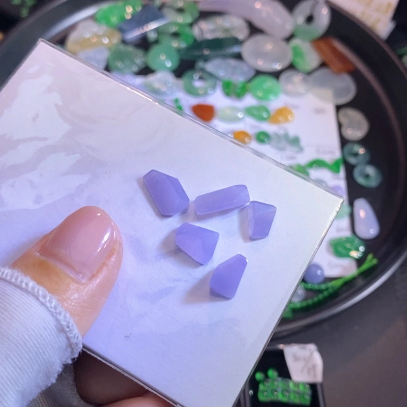 【闪购商品】翡翠挂件未镶嵌切割